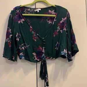 🕊Patrons of Peace 🕊Loose button up crop top